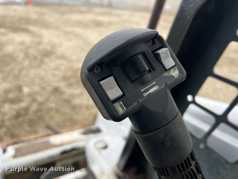 image for item JU9714 2000 Bobcat 863  skid steer loader