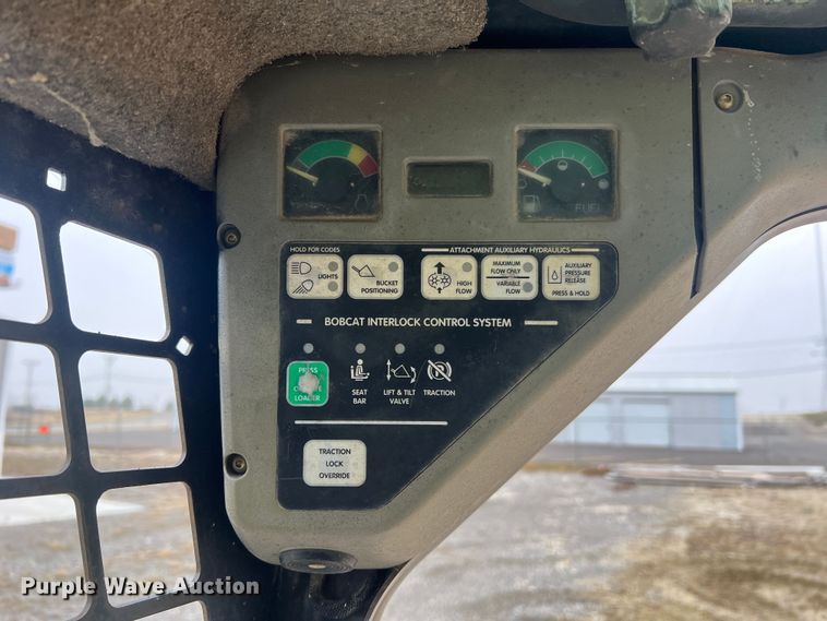 image for item JU9714 2000 Bobcat 863  skid steer loader