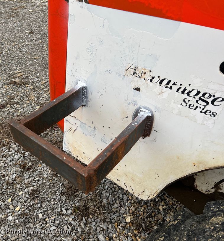 image for item JU9714 2000 Bobcat 863  skid steer loader