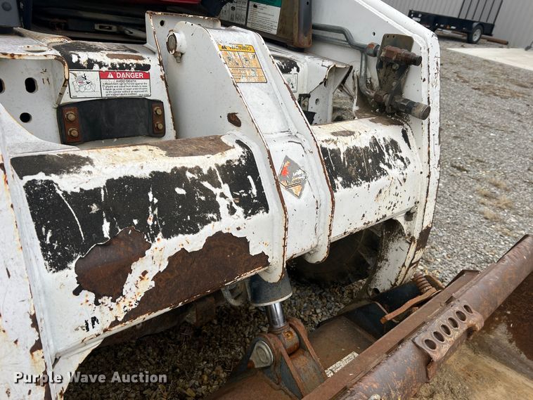 image for item JU9714 2000 Bobcat 863  skid steer loader