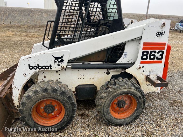 image for item JU9714 2000 Bobcat 863  skid steer loader