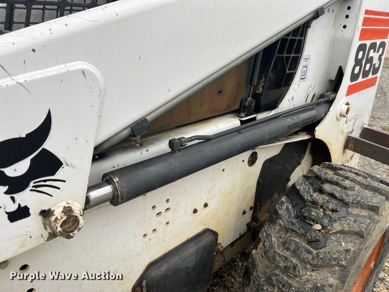 image for item JU9714 2000 Bobcat 863  skid steer loader