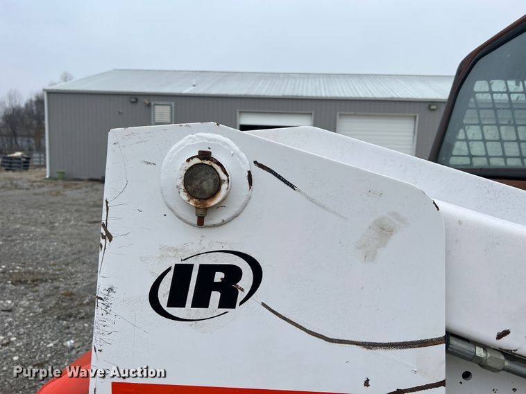 image for item JU9714 2000 Bobcat 863  skid steer loader