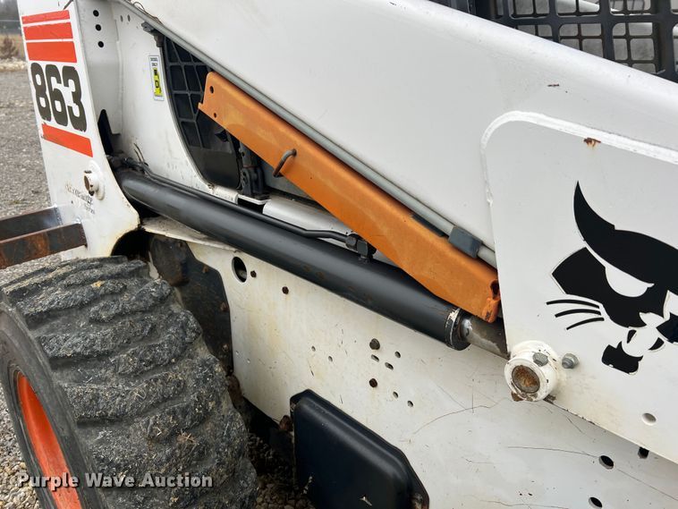 image for item JU9714 2000 Bobcat 863  skid steer loader