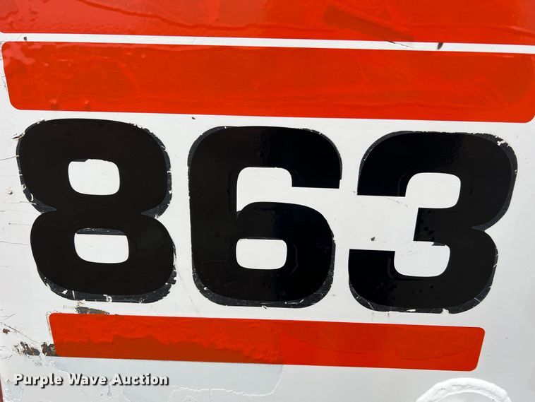 image for item JU9714 2000 Bobcat 863  skid steer loader