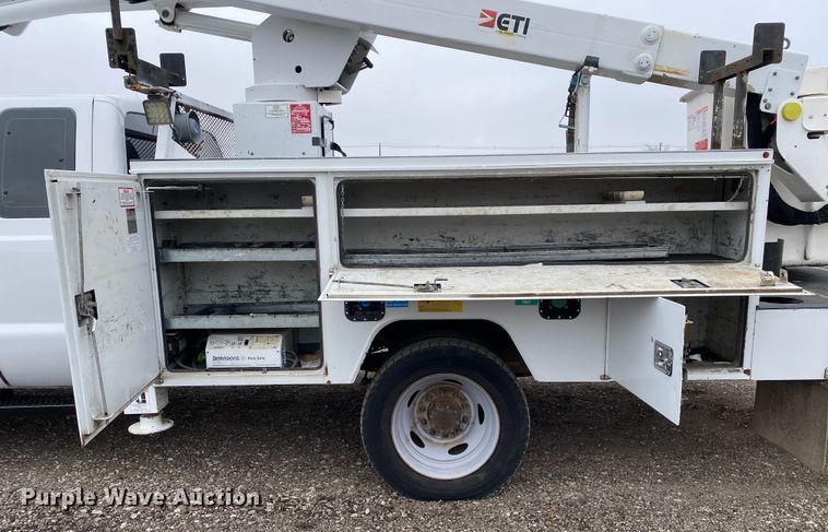 image for item JW9209 2016 Ford F550 Super Duty XL  SuperCab bucket truck