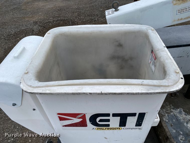 image for item JW9209 2016 Ford F550 Super Duty XL  SuperCab bucket truck