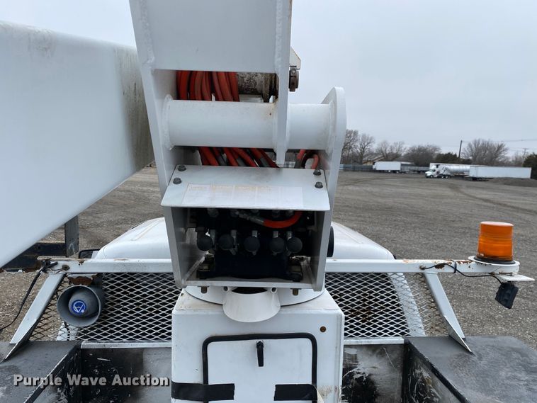 image for item JW9209 2016 Ford F550 Super Duty XL  SuperCab bucket truck