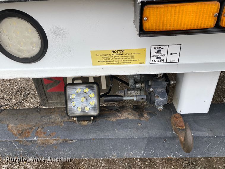 image for item JW9209 2016 Ford F550 Super Duty XL  SuperCab bucket truck