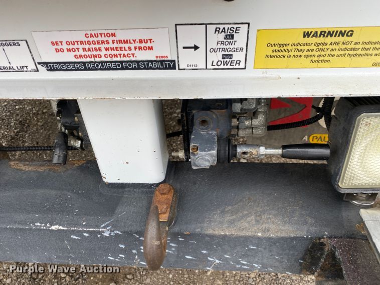 image for item JW9209 2016 Ford F550 Super Duty XL  SuperCab bucket truck