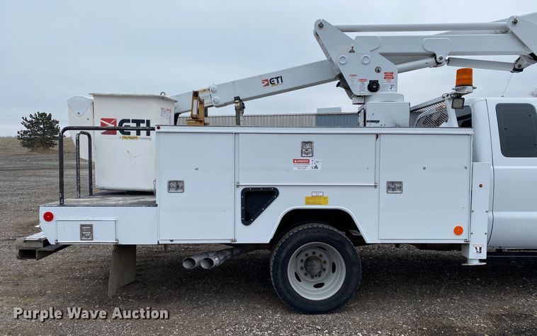 image for item JW9209 2016 Ford F550 Super Duty XL  SuperCab bucket truck