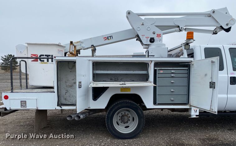image for item JW9209 2016 Ford F550 Super Duty XL  SuperCab bucket truck