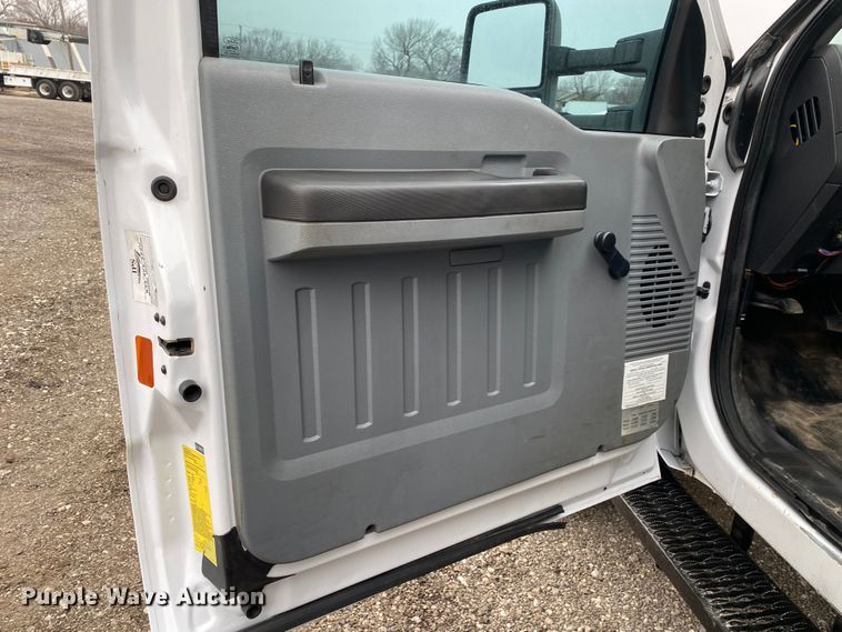 image for item JW9209 2016 Ford F550 Super Duty XL  SuperCab bucket truck