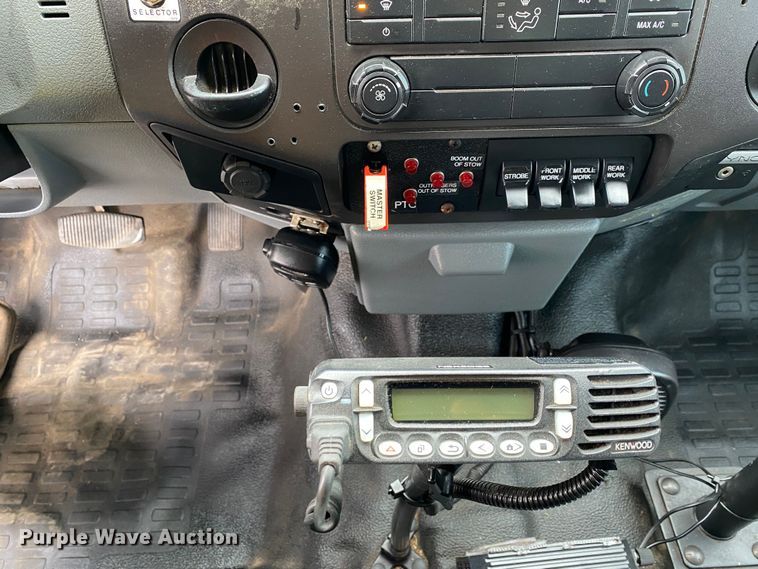 image for item JW9209 2016 Ford F550 Super Duty XL  SuperCab bucket truck