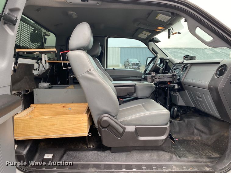 image for item JW9209 2016 Ford F550 Super Duty XL  SuperCab bucket truck