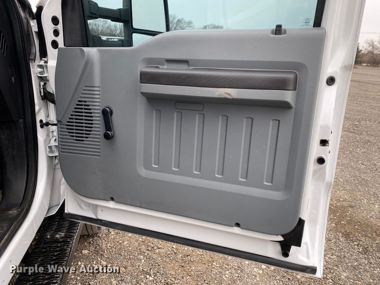 image for item JW9209 2016 Ford F550 Super Duty XL  SuperCab bucket truck