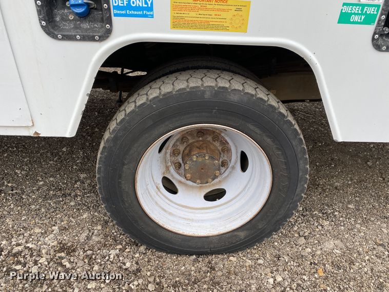 image for item JW9209 2016 Ford F550 Super Duty XL  SuperCab bucket truck