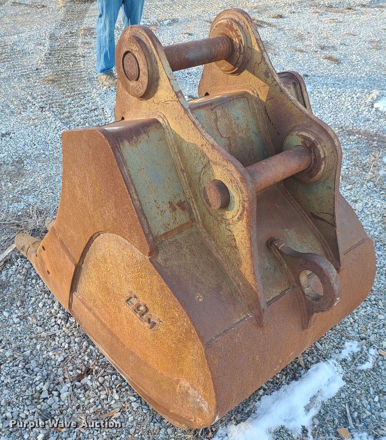 image for item JW9722 TAG  36"W excavator bucket