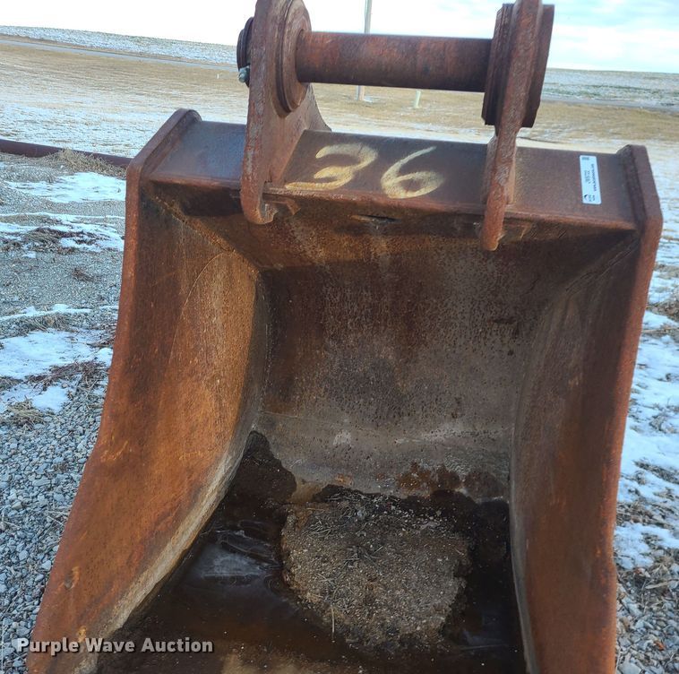 image for item JW9722 TAG  36"W excavator bucket