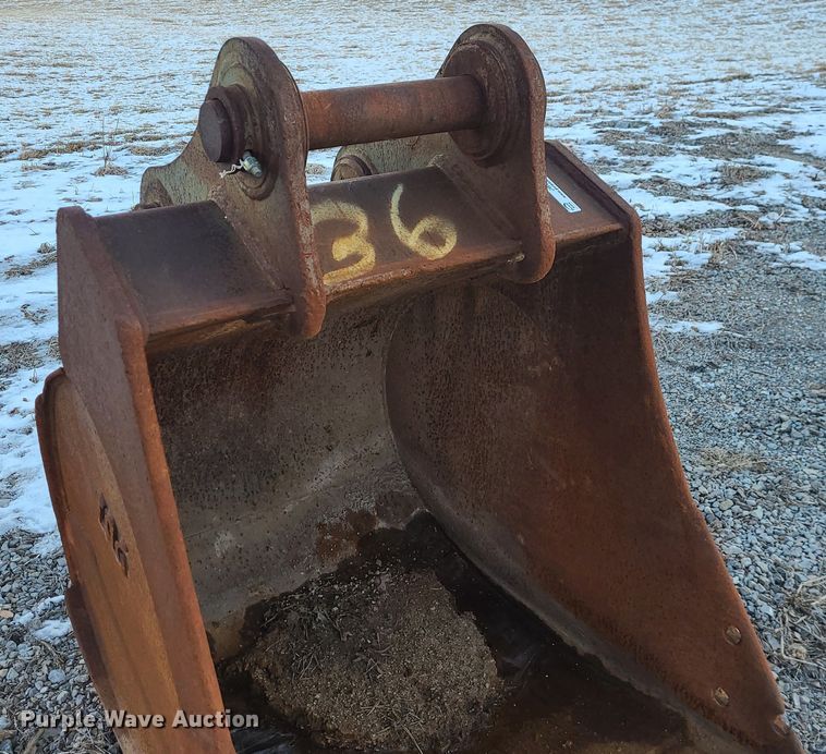 image for item JW9722 TAG  36"W excavator bucket