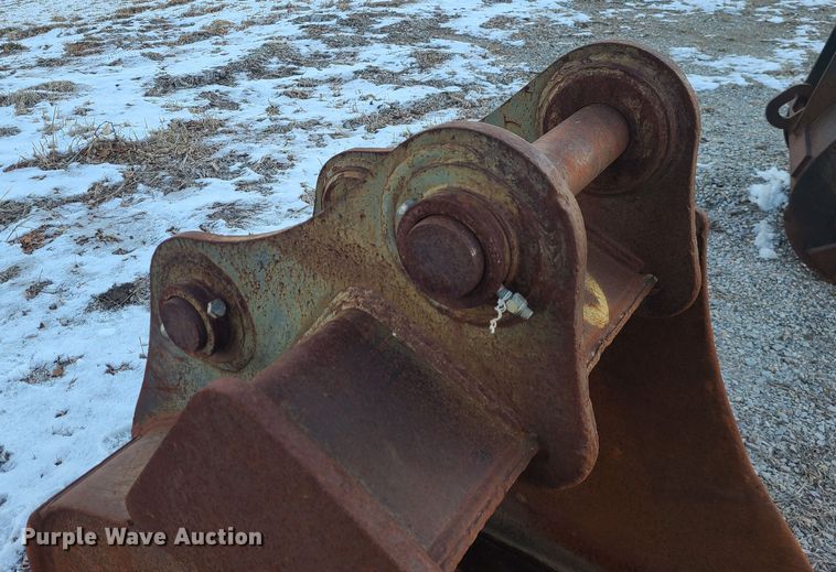 image for item JW9722 TAG  36"W excavator bucket