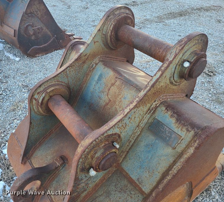 image for item JW9722 TAG  36"W excavator bucket