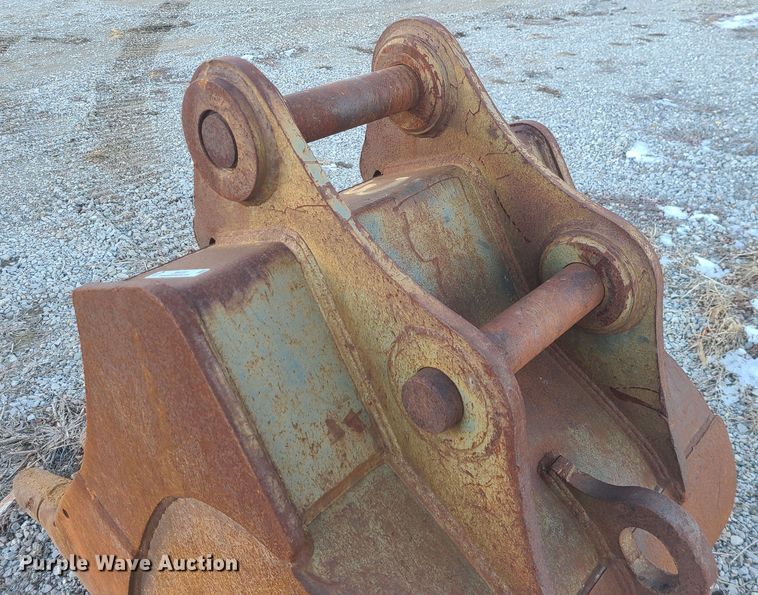 image for item JW9722 TAG  36"W excavator bucket