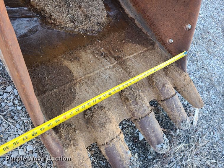 image for item JW9722 TAG  36"W excavator bucket