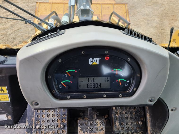 image for item JW9784 2010 Caterpillar 963D  track loader