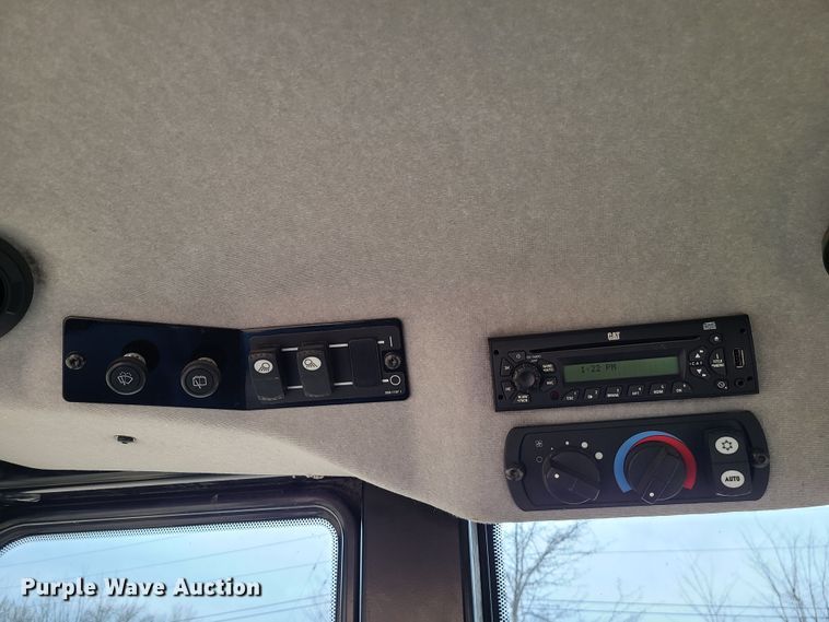 image for item JW9784 2010 Caterpillar 963D  track loader