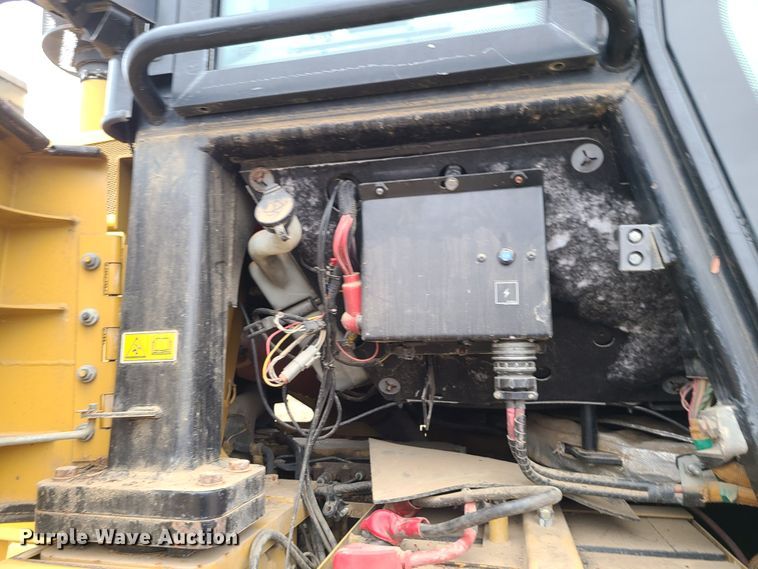 image for item JW9784 2010 Caterpillar 963D  track loader