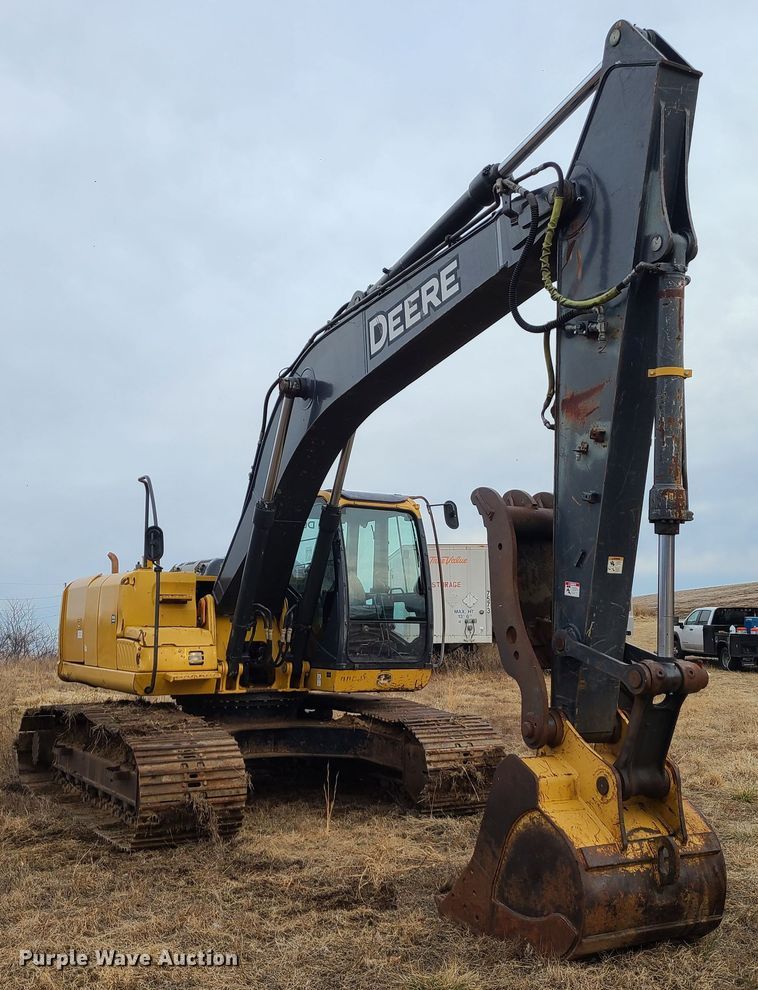 image for item JW9785 2012 John Deere 200D  excavator