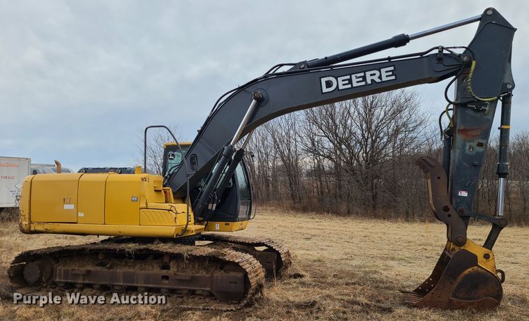 image for item JW9785 2012 John Deere 200D  excavator