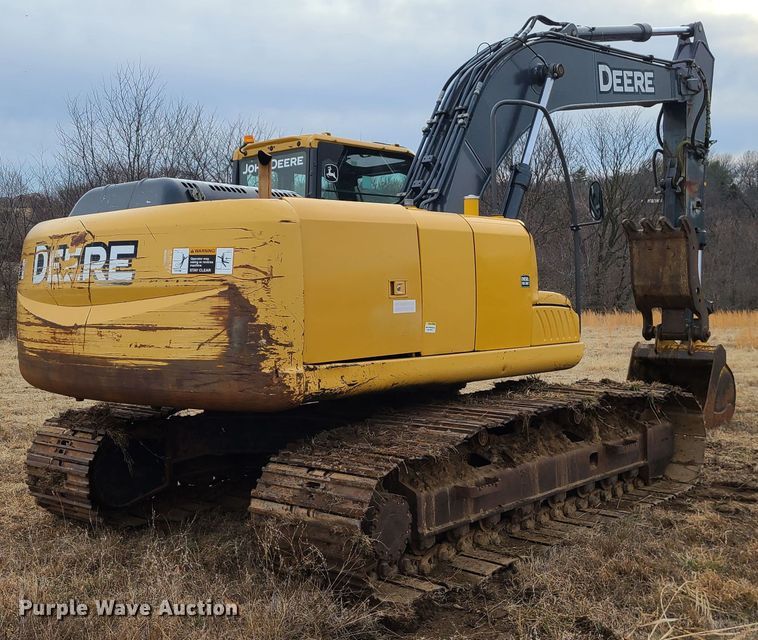 image for item JW9785 2012 John Deere 200D  excavator