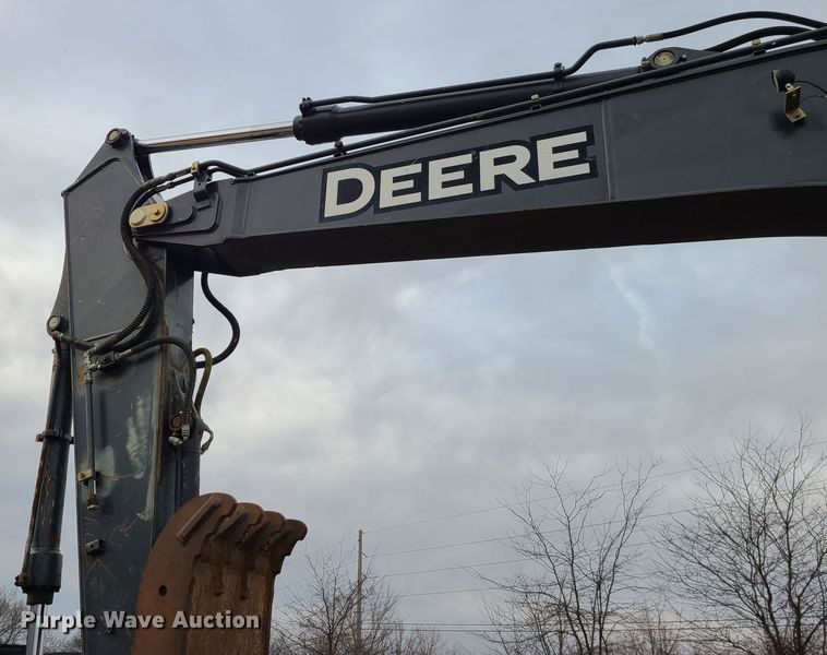image for item JW9785 2012 John Deere 200D  excavator