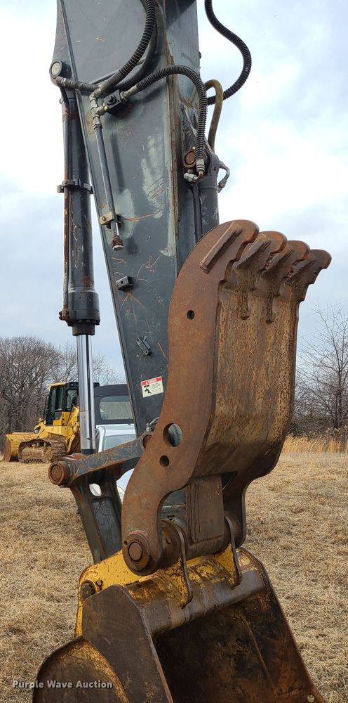 image for item JW9785 2012 John Deere 200D  excavator