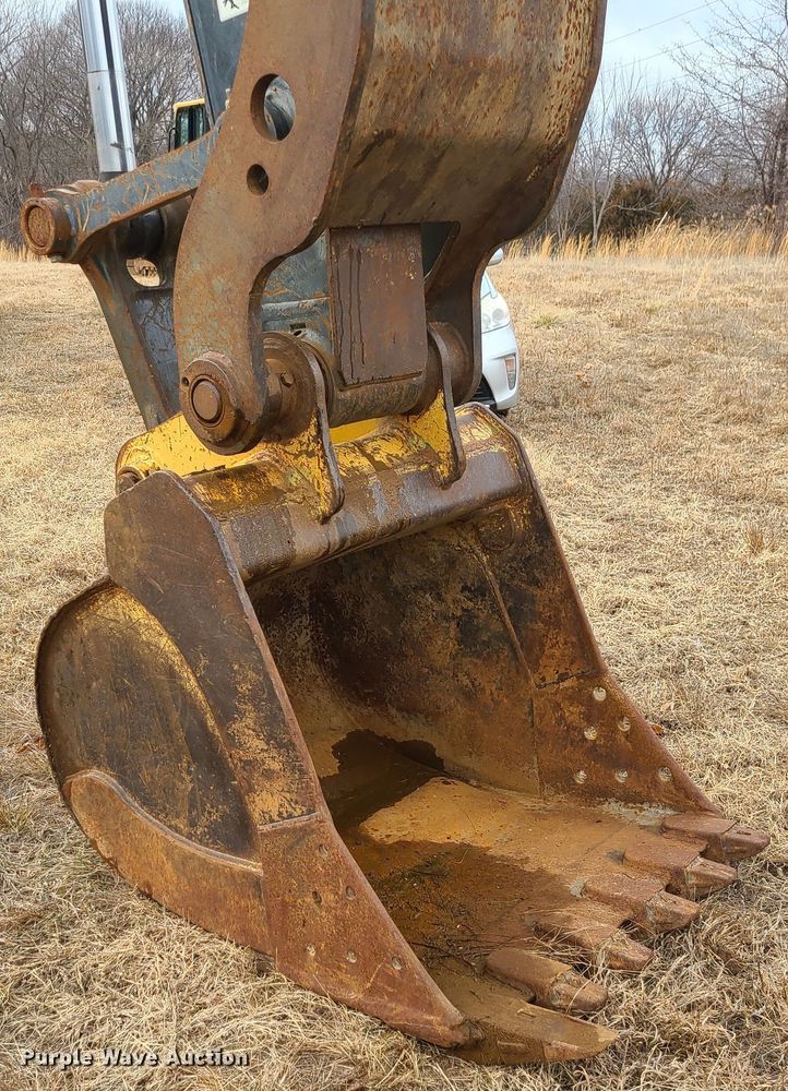 image for item JW9785 2012 John Deere 200D  excavator