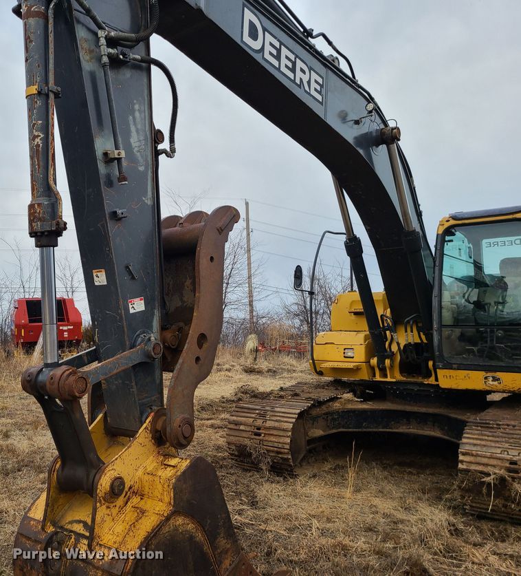 image for item JW9785 2012 John Deere 200D  excavator