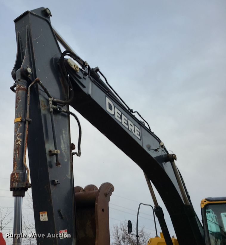 image for item JW9785 2012 John Deere 200D  excavator