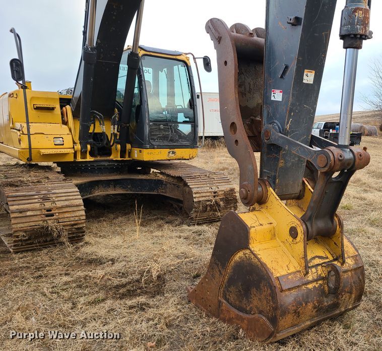 image for item JW9785 2012 John Deere 200D  excavator