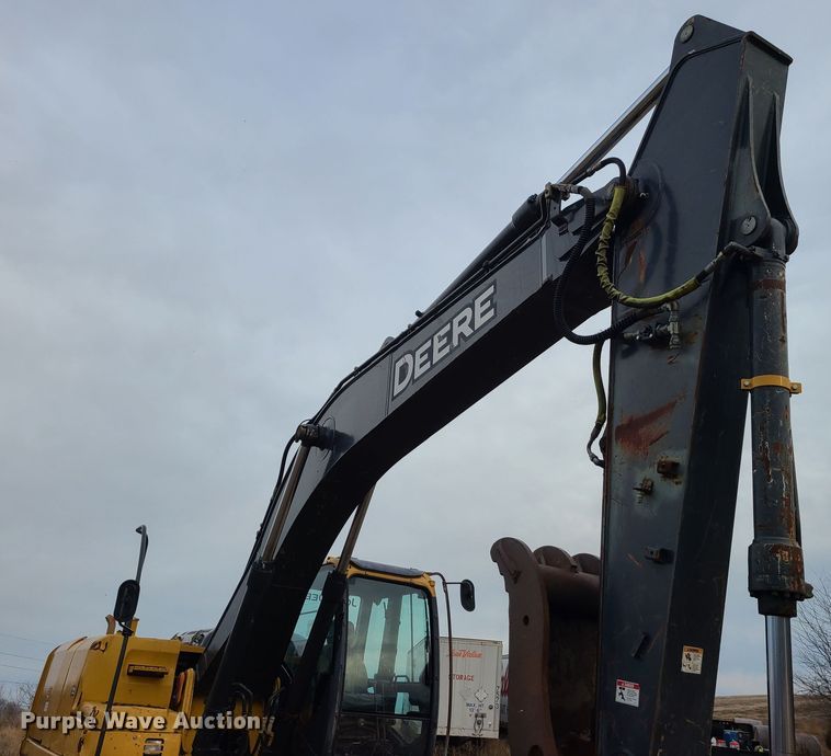 image for item JW9785 2012 John Deere 200D  excavator