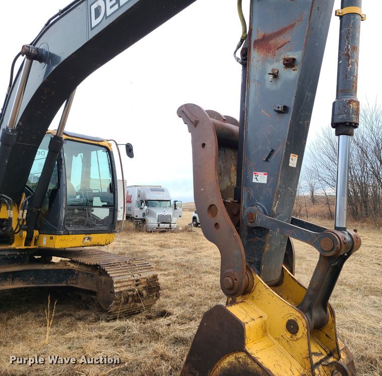 image for item JW9785 2012 John Deere 200D  excavator