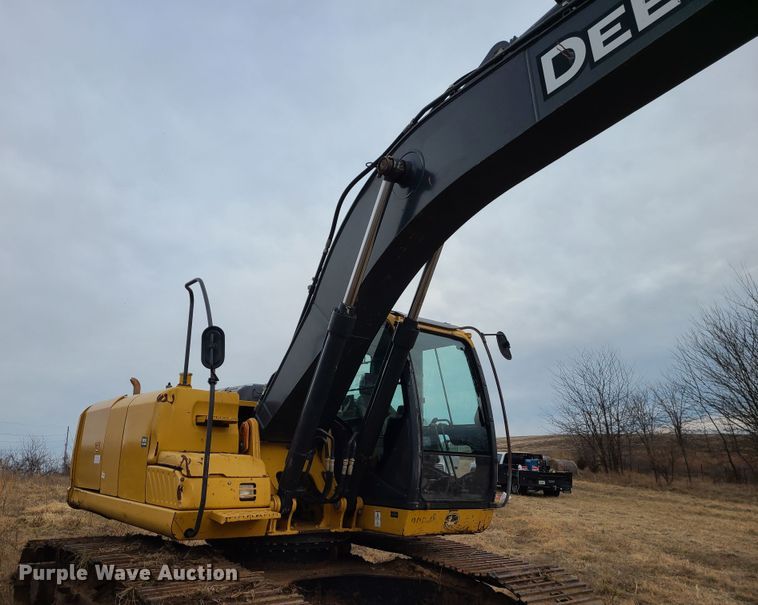 image for item JW9785 2012 John Deere 200D  excavator