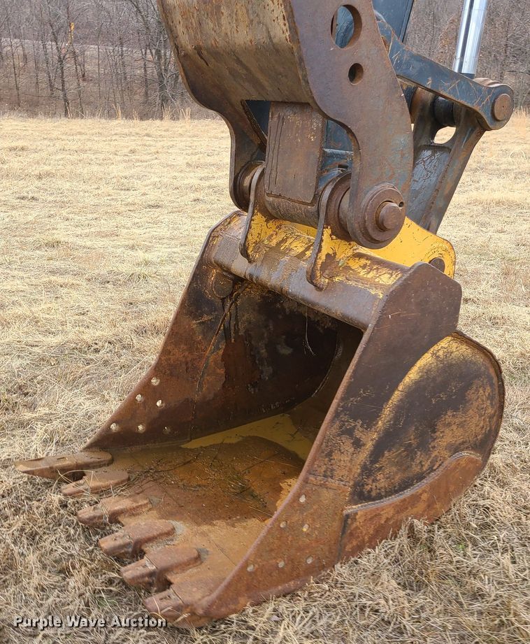 image for item JW9785 2012 John Deere 200D  excavator