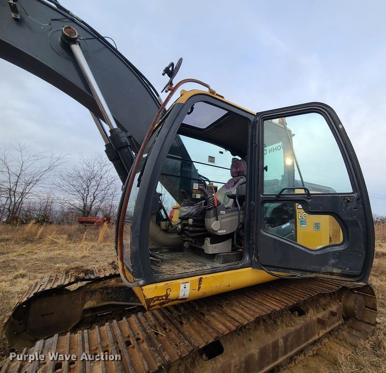 image for item JW9785 2012 John Deere 200D  excavator