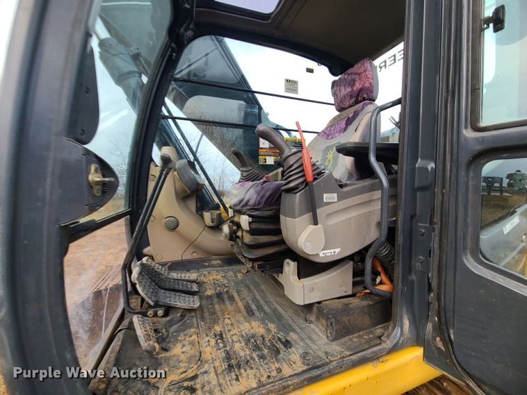 image for item JW9785 2012 John Deere 200D  excavator