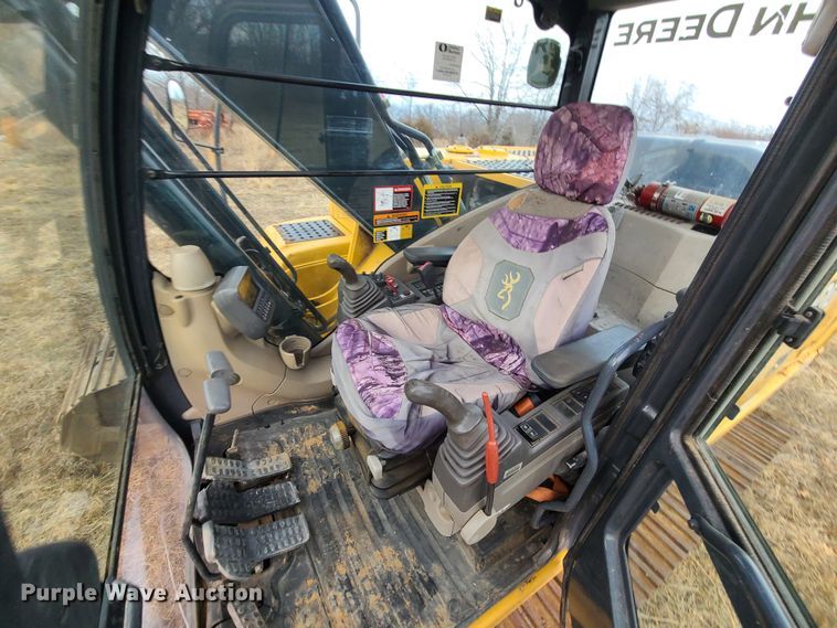 image for item JW9785 2012 John Deere 200D  excavator