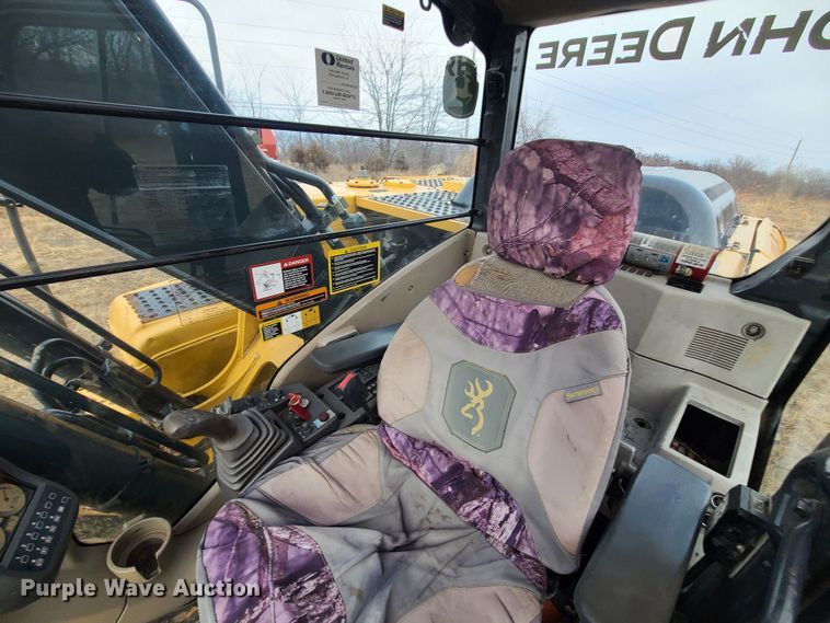 image for item JW9785 2012 John Deere 200D  excavator