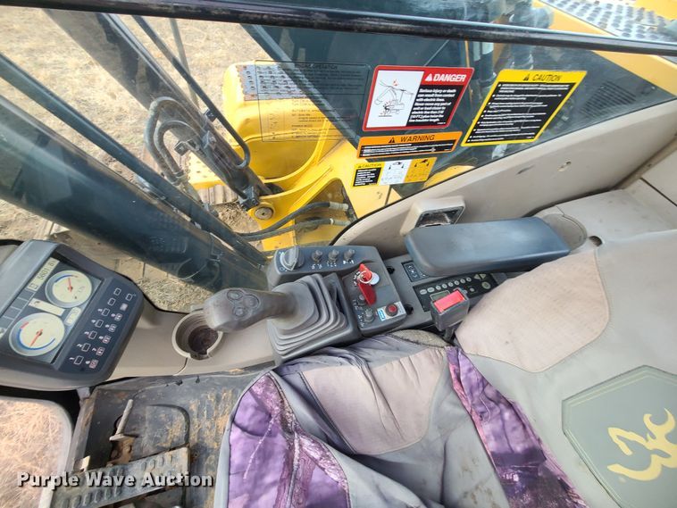 image for item JW9785 2012 John Deere 200D  excavator