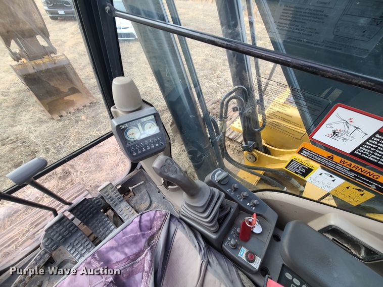 image for item JW9785 2012 John Deere 200D  excavator